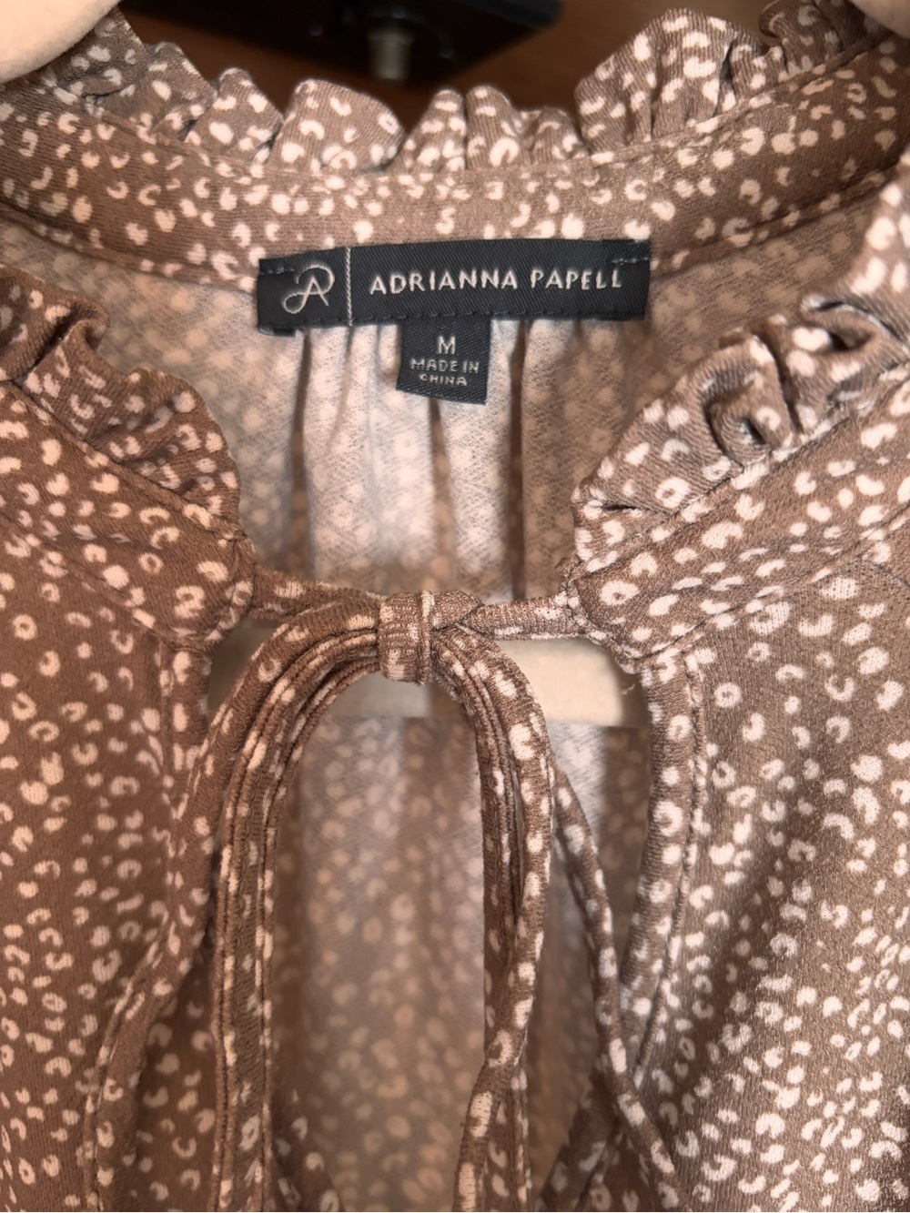 Adrianna Papell Taupe and White Tie-Neck Flutter Sleeve Tunic - Picture 3 of 9